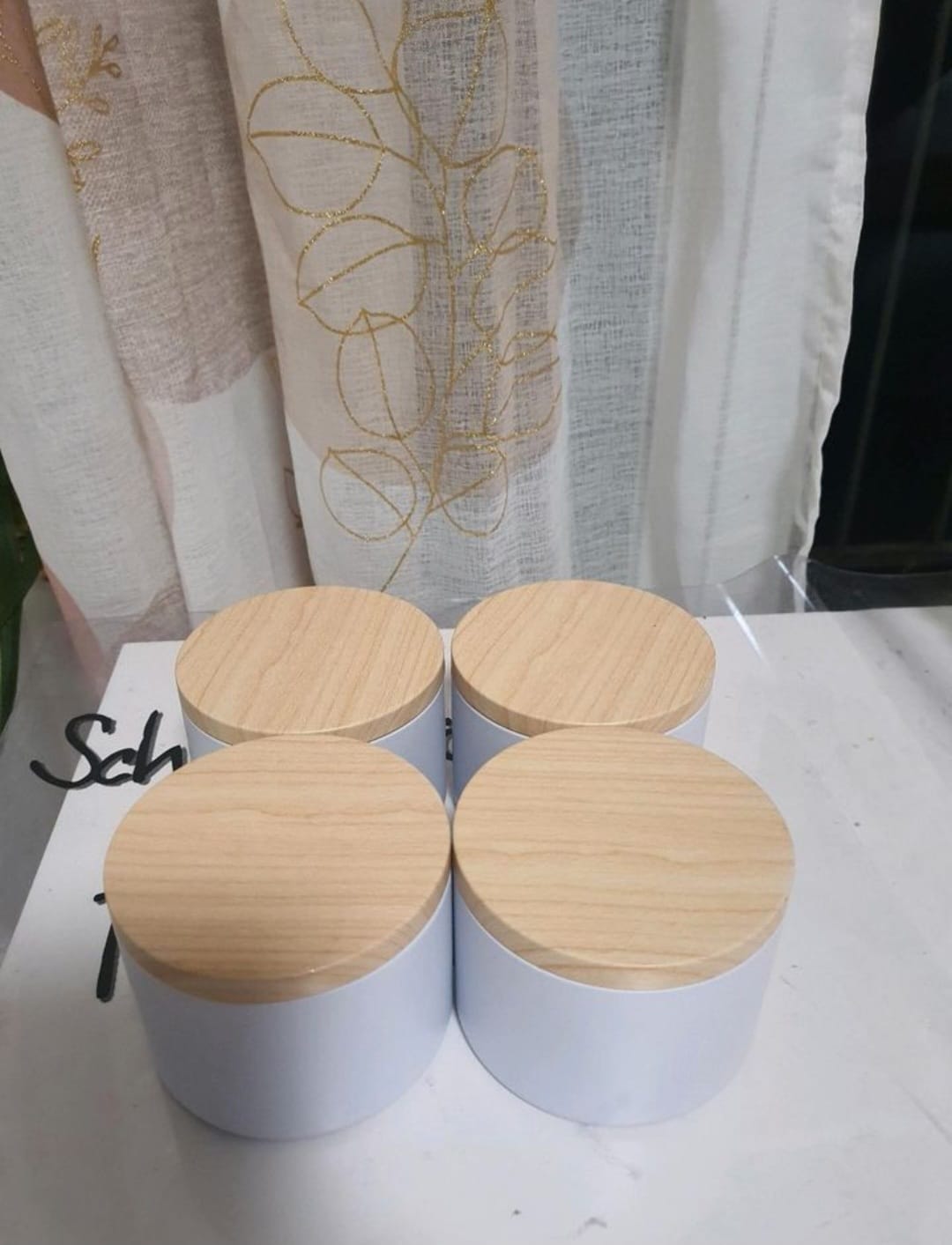 Bienenwachskerze im Schale