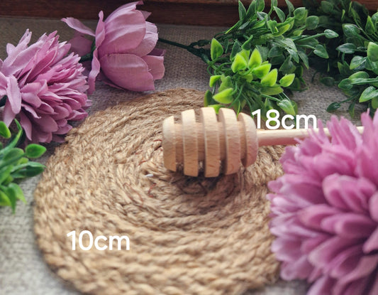 Handgemachte Untersetzer und Holzlöffel